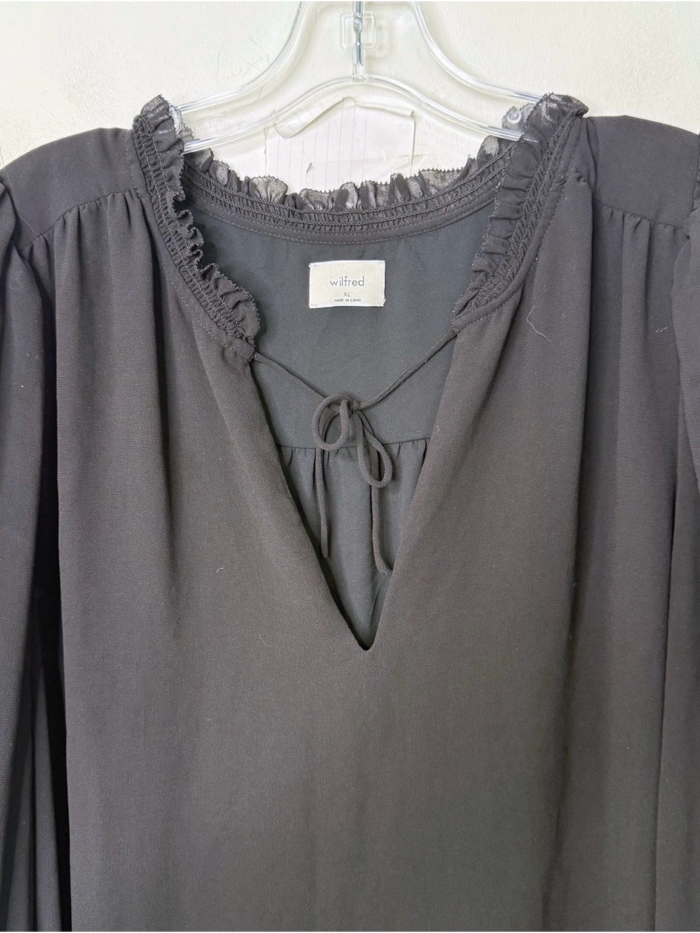 WILFRED Black Long-Sleeve Tie Neck Chiffon Shift Mini Dress Sz. XL Aritzia - Picture 3 of 5